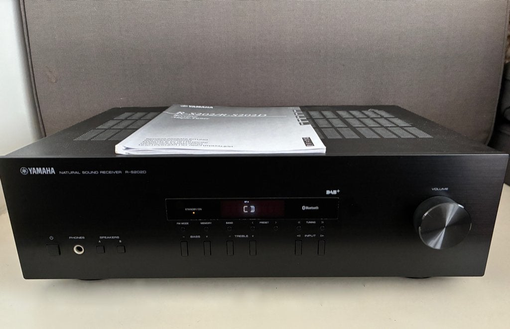 Yamaha versterker met DAB+ en Bluetooth 100 + 100 Watt, Ophalen, Yamaha, Zo goed als nieuw, 120 watt of meer