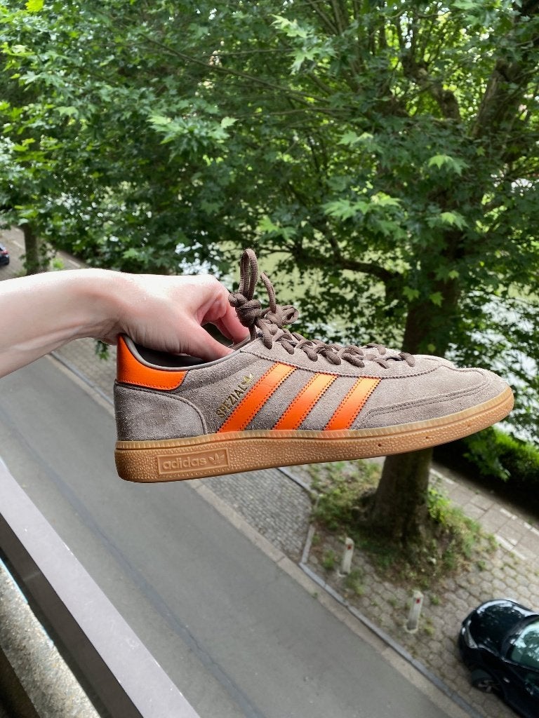 adidas Handball Spezial Trainers 44 Cargo Brown/Orange/Gold, Vêtements | Hommes, Chaussures, Comme neuf, Brun, Baskets, Enlèvement