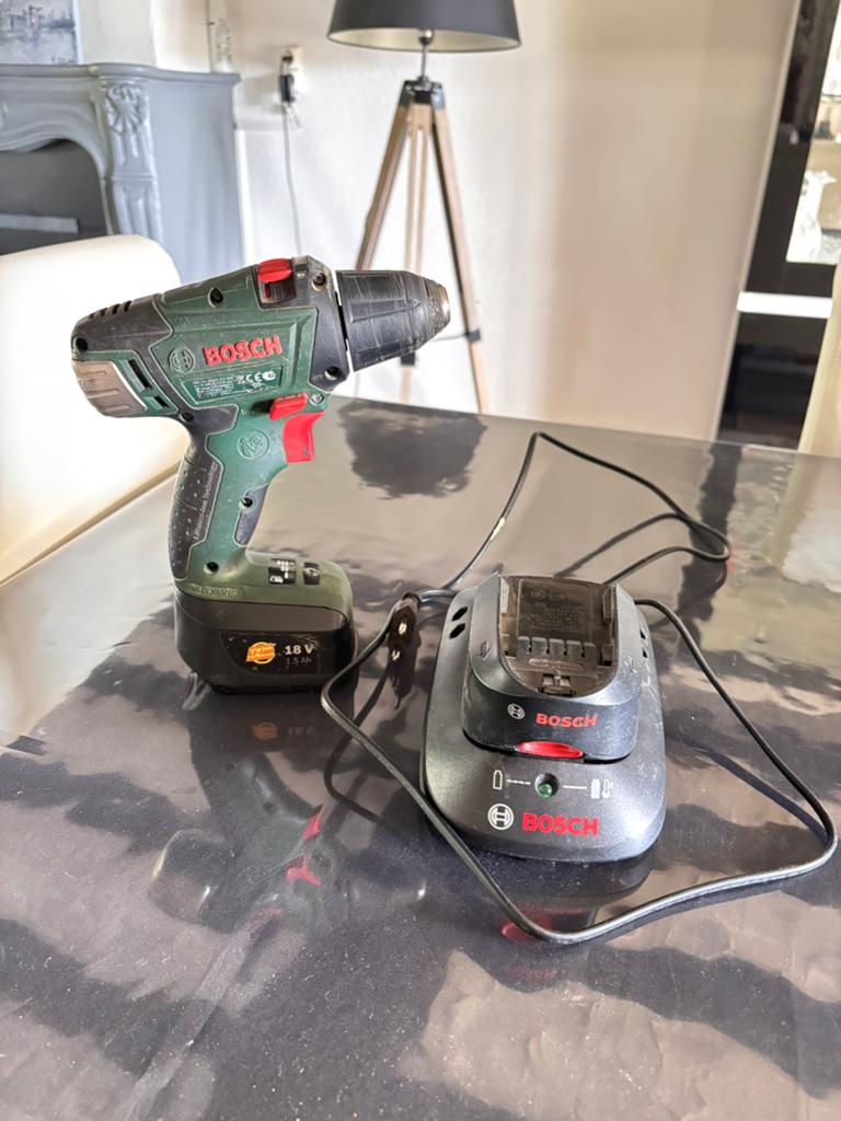 Perceuse visseuse BOSH PSR 18 Li 2 batteries, Bricolage & Construction, Enlèvement ou Envoi, Utilisé, Perceuse, 400 à 600 watts