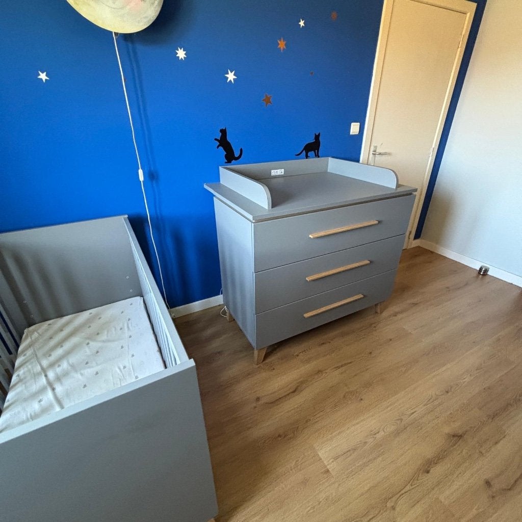 Slaapkamer baby (bed, commode en kleerkast), Kinderen en Baby's, Ophalen, Gebruikt, Jongetje of Meisje