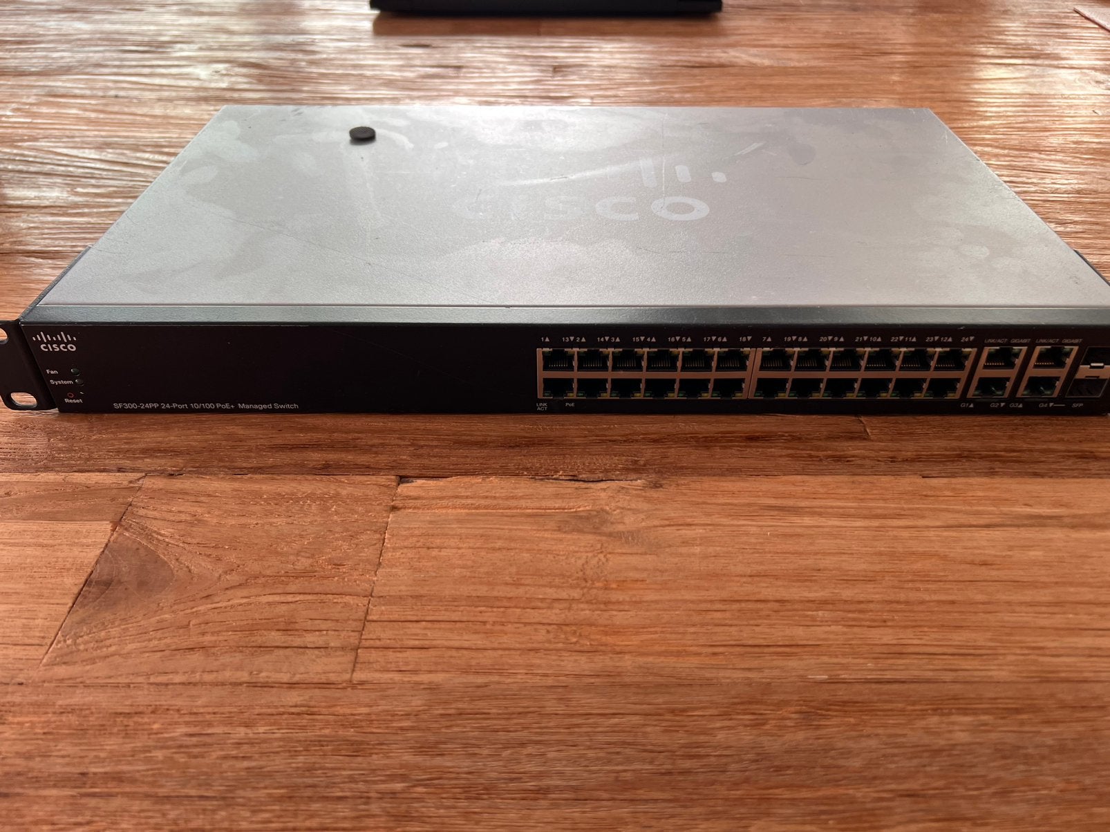 Cisco SF-300-24PP 24-port 10/100 PoE+ Managed Switch, Enlèvement, Comme neuf