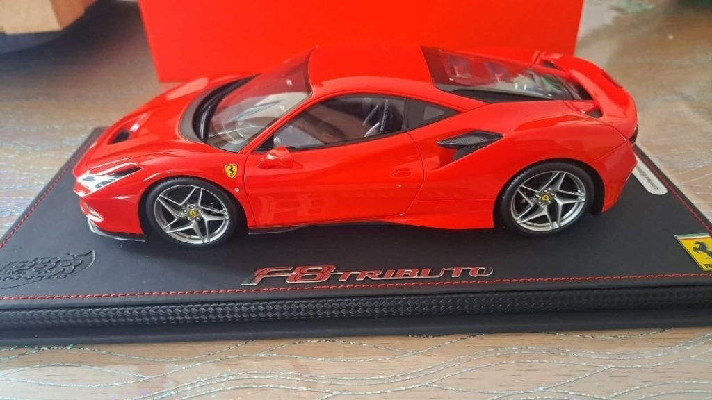 Ferrari F8 Tributo Rosso Scuderia 1/18 BBR, Ophalen of Verzenden, Zo goed als nieuw, Auto, Overige merken