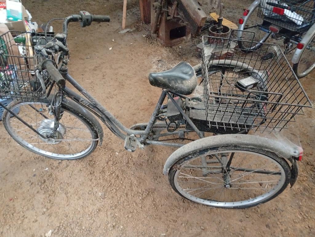 2 elektrische driewielers. TRI-BIKE — Voor klusjesman/AS is, Ophalen, Gebruikt