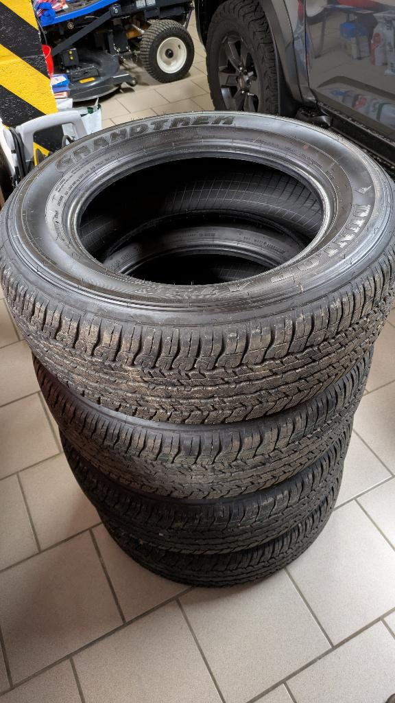 Pneus Dunlop AT25 Grandtrek M+S 265/60R18 - NEUFS, Neuf, 4 Saisons, 265 mm, Enlèvement