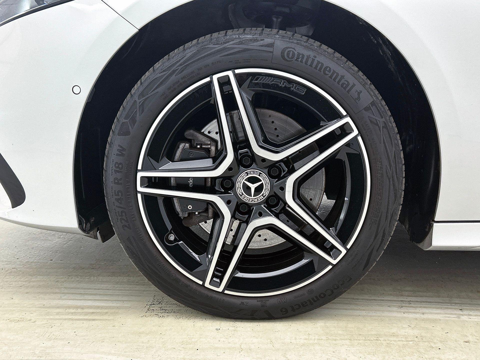 Mercedes-Benz A-Klasse 250 e Hatchback AMG Line | Night Pack, Auto's, Stof, Gebruikt, Zwart, 4 cilinders