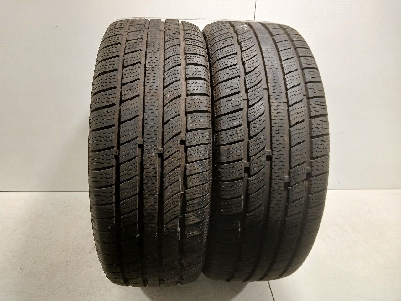 Bandenset 2 stuks 4-Seizoenen 215 55 R17, Auto-onderdelen, Onderdelen@venauto.nl, Van der Ven Autorecycling B.V., Ettenseweg 76, 4706 PB Roosendaal, The Netherlands