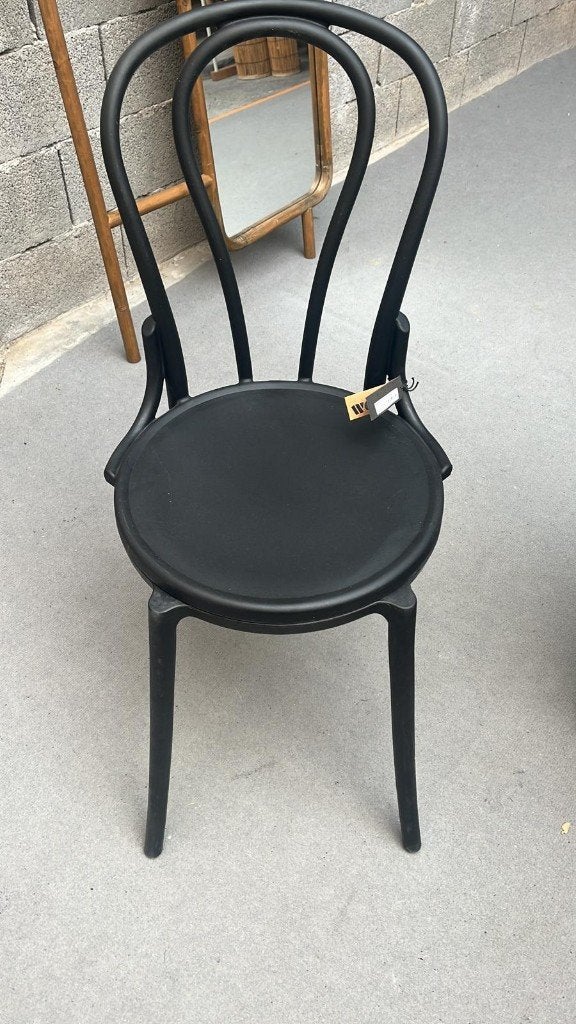 zwarte kunststof bistro stoel merk: Woood, Huis en Inrichting, Stoelen, Ophalen, Kunststof, Zwart, Zo goed als nieuw