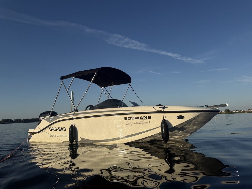 Bayliner M17 speedboot 100 PK mercury DEMO 2026, Sports nautiques & Bateaux, Comme neuf