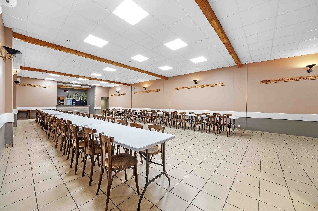 Salle des fêtes avec excellente rentabilité, Immo, 200 à 500 m², 182 m², Province de Hainaut, Autres types