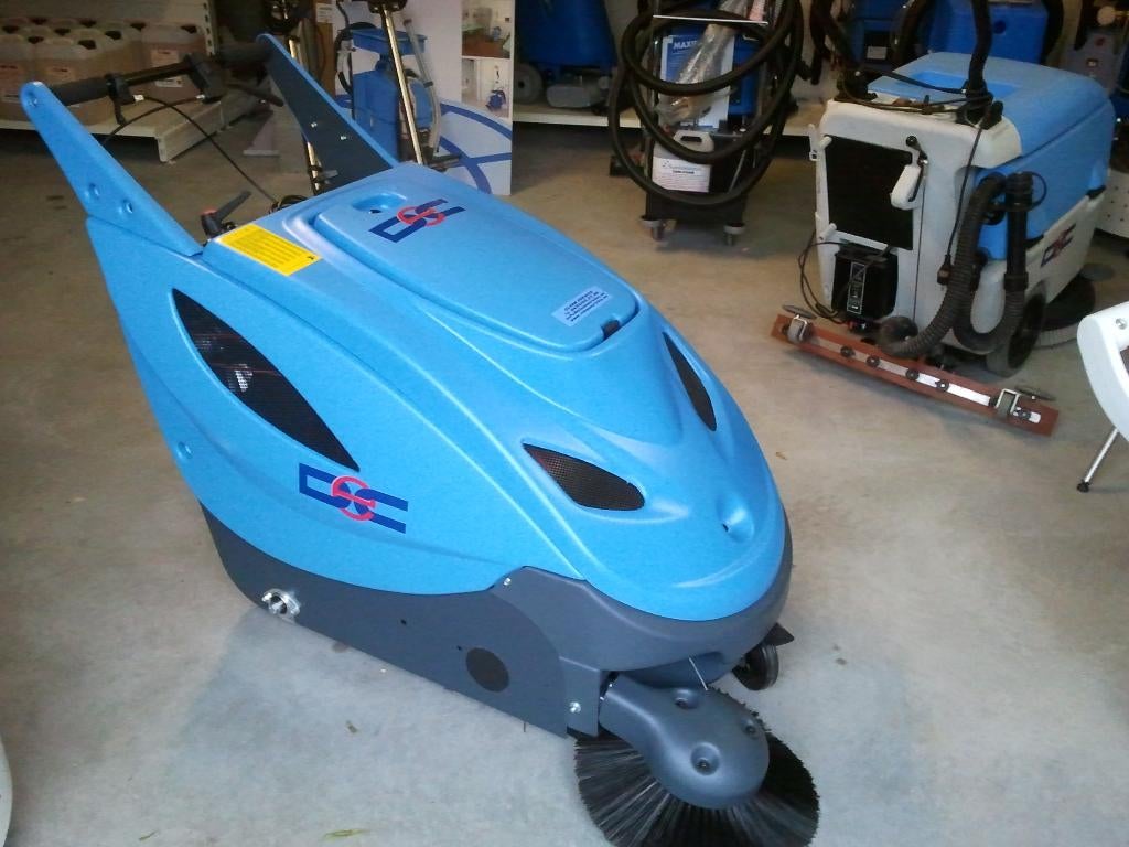 Balayeuse aspirante sur batterie neuve, Ophalen, Nieuw, Schrobmachine