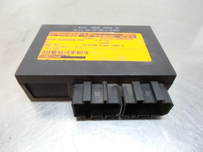 Module verrouillage central des portes d'un Volkswagen Golf, Autos : Pièces & Accessoires, Volkswagen, -, 3 mois de garantie, Utilisé