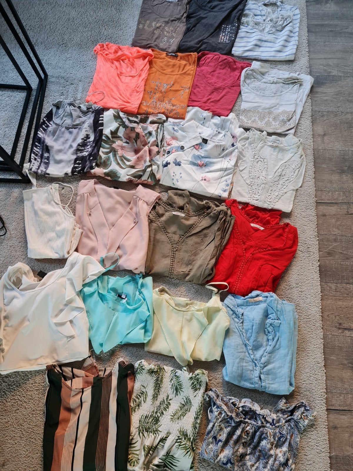 Lot de 22 hauts femme taille L – 3 € pièce – H&M, Esprit…, Vêtements | Femmes, Enlèvement ou Envoi
