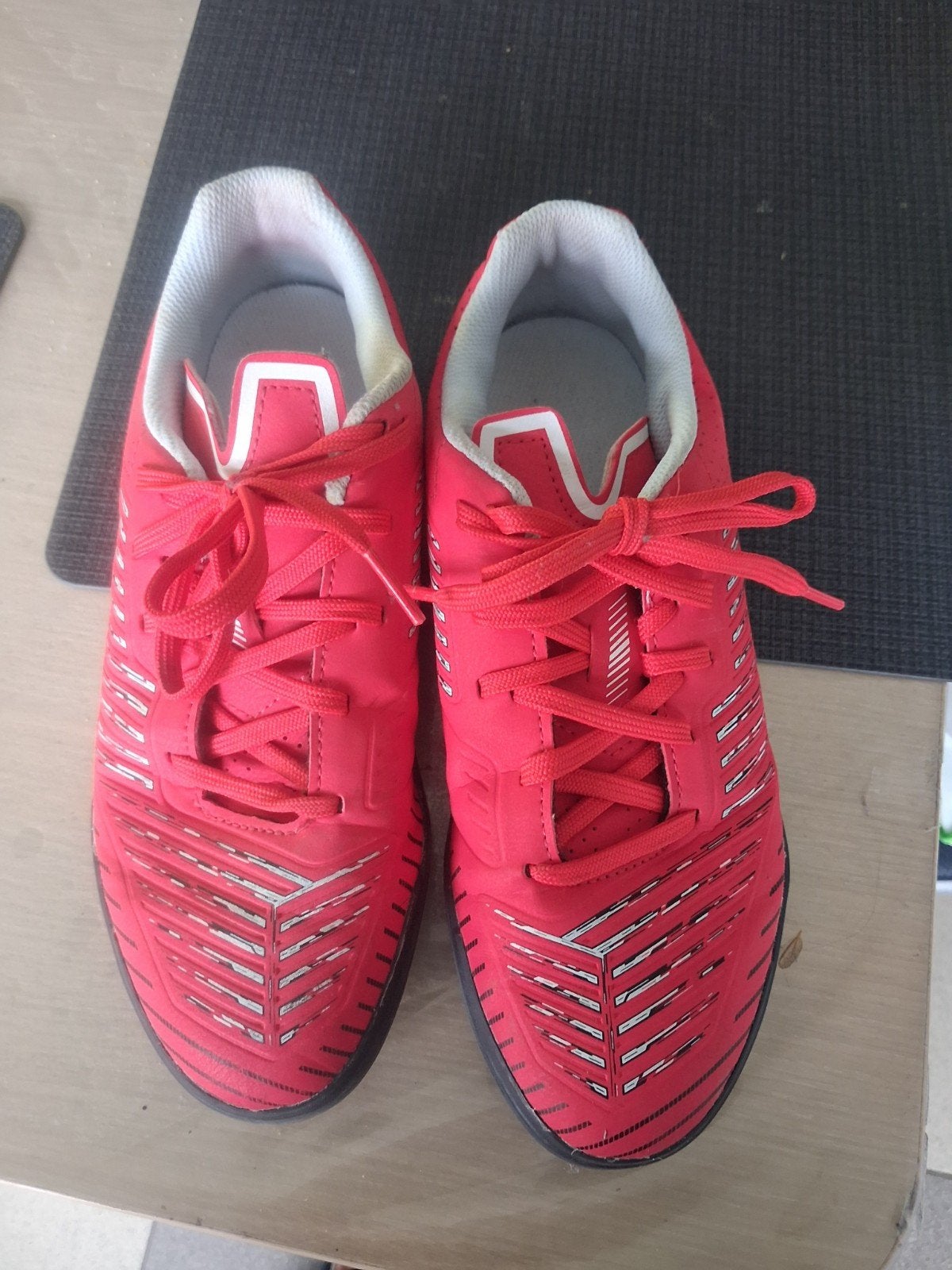 Binnen voetbalschoenen maat 37, Enlèvement