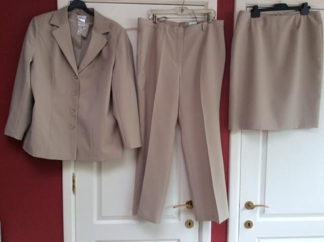 Te koop dames ensemble maat 48, Taille 46/48 (XL) ou plus grande, Enlèvement ou Envoi, Beige, Costume ou Complet