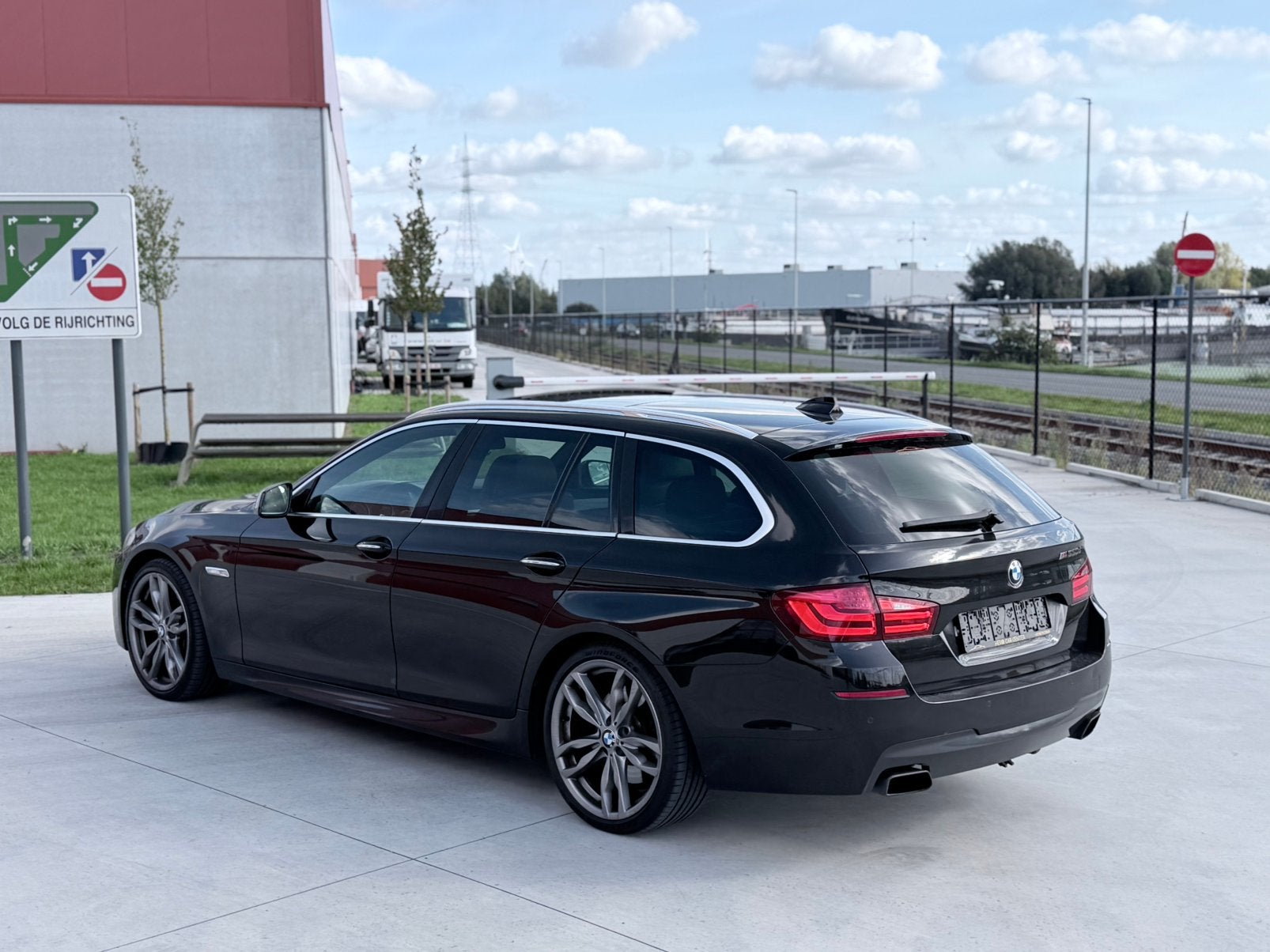 BMW M550d 381pk X-Drive Touring - 1ste eigenaar - Euro 6 !, Autos, Cuir, 139 g/km, Euro 6, Entreprise