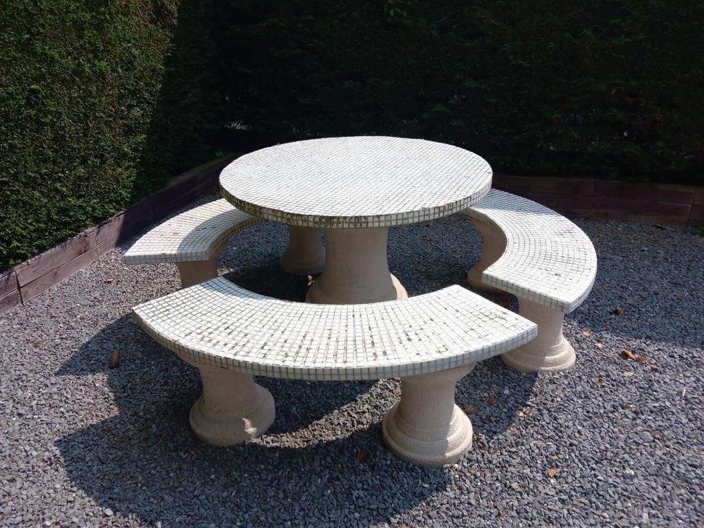 Belle table de jardin avec mosaique blanche, Enlèvement