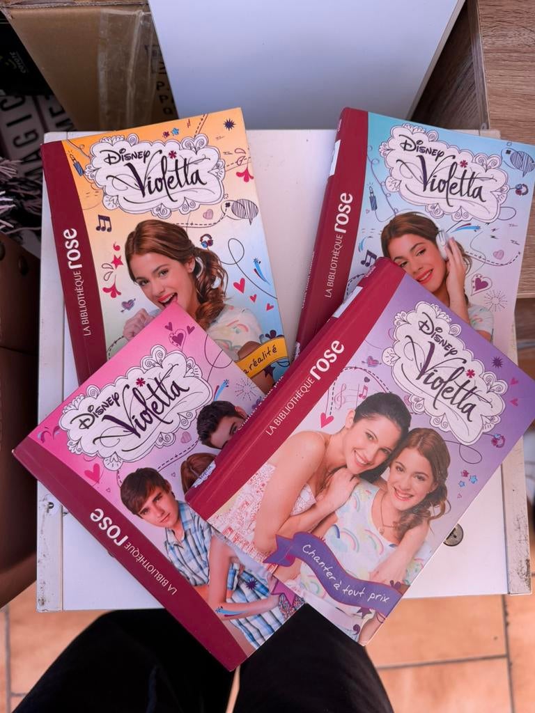 livre violetta, Livres, Enlèvement, Comme neuf