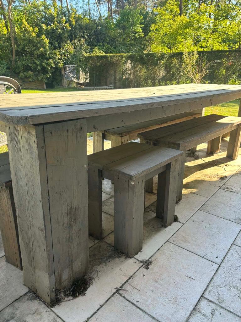 Gratis tuintafel en bankjes, Ophalen