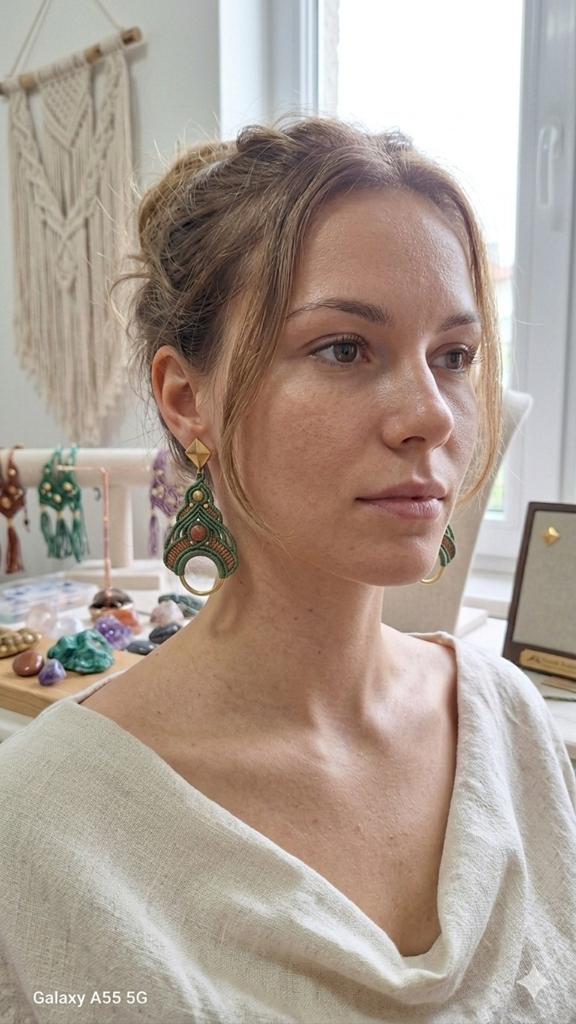 Groene Macramé Oorbellen met Goudsteen (Zandsteen) – Handgem, Handtassen en Accessoires, Oorbellen, Ophalen of Verzenden, Bruin