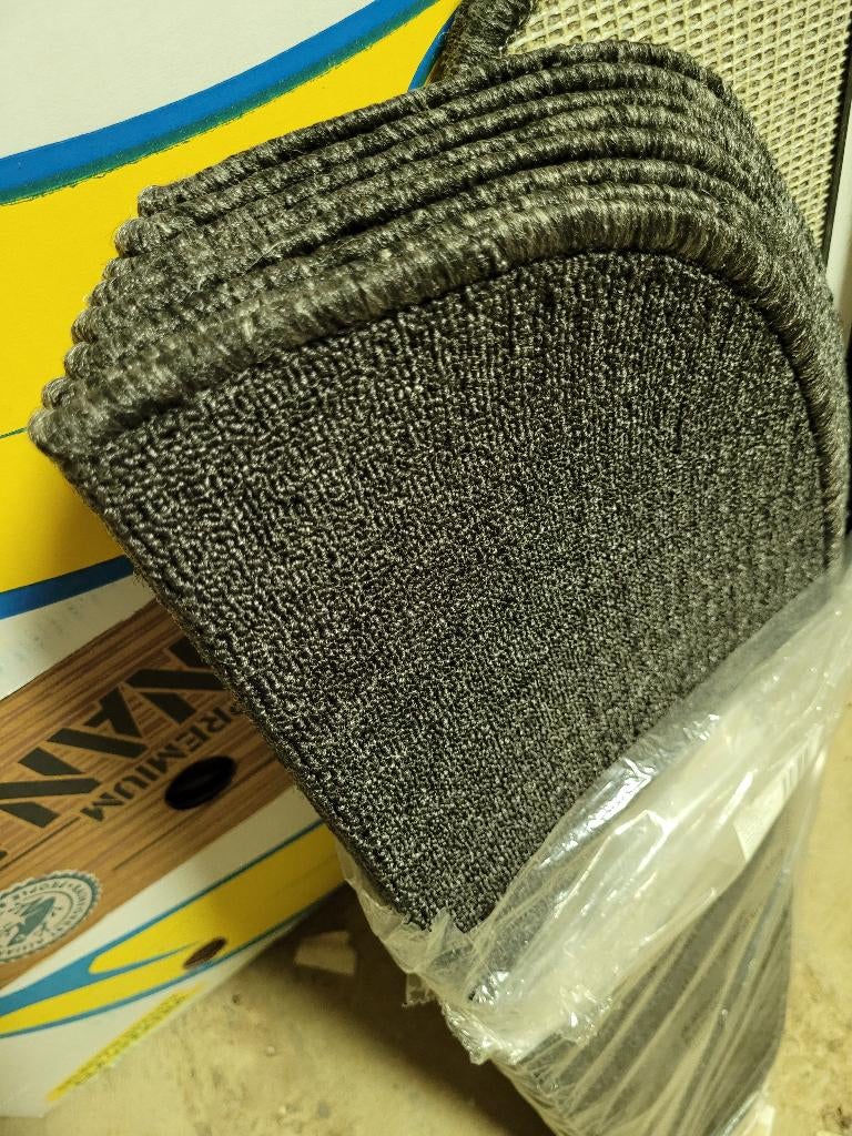 Tapis (demi lune pour escaliers), Enlèvement, Neuf, Gris