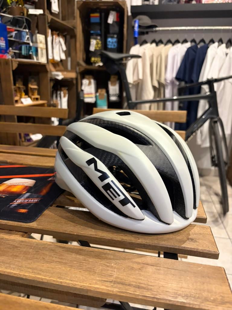 Casque de vélo MET Trenta Mips, Vélos & Vélomoteurs, Accessoires vélo | Casques de vélo, Enlèvement ou Envoi, Comme neuf