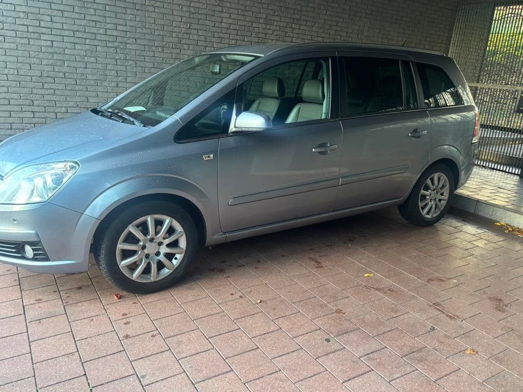 Opel zafira benzine 1.6.   7 places, Autos, Achat, Autres couleurs, 5 portes, Zafira