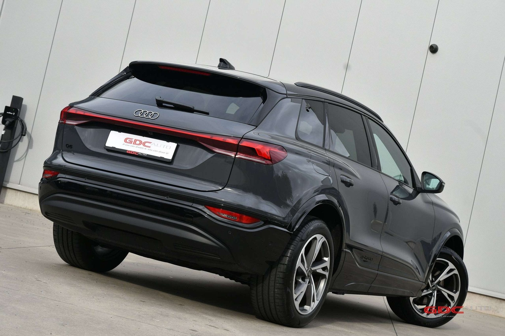 Audi Q6 e-tron Q6 E-Tron l 360 Camera l Adaptive Cruise Co, Autos, 185 kW, Argent ou Gris, Entreprise, Noir