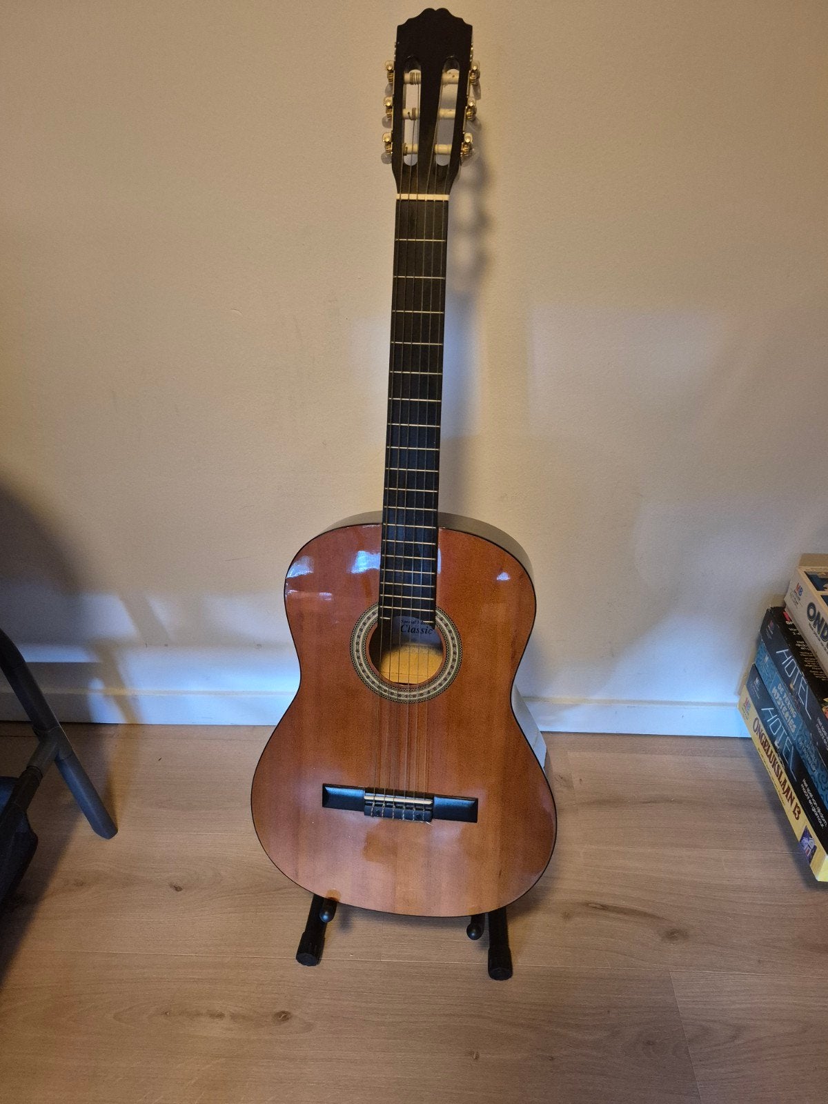 guitare avec pied, Enlèvement ou Envoi
