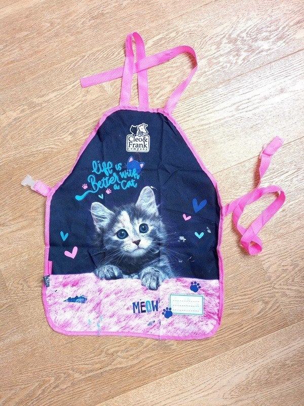 école: tablier chaton, Divers, Enlèvement, Utilisé
