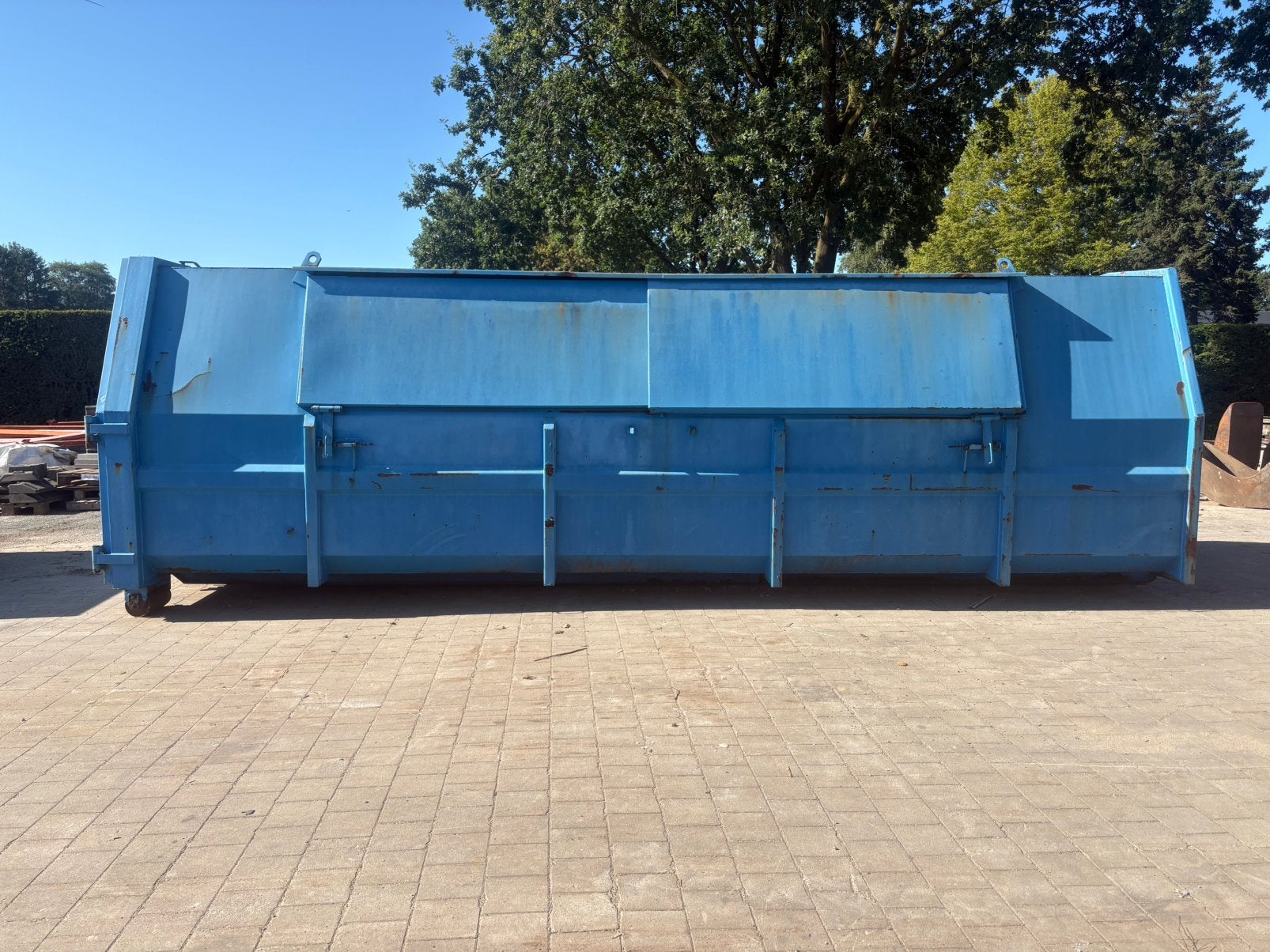 CONTAINER MET KAPEL, Enlèvement