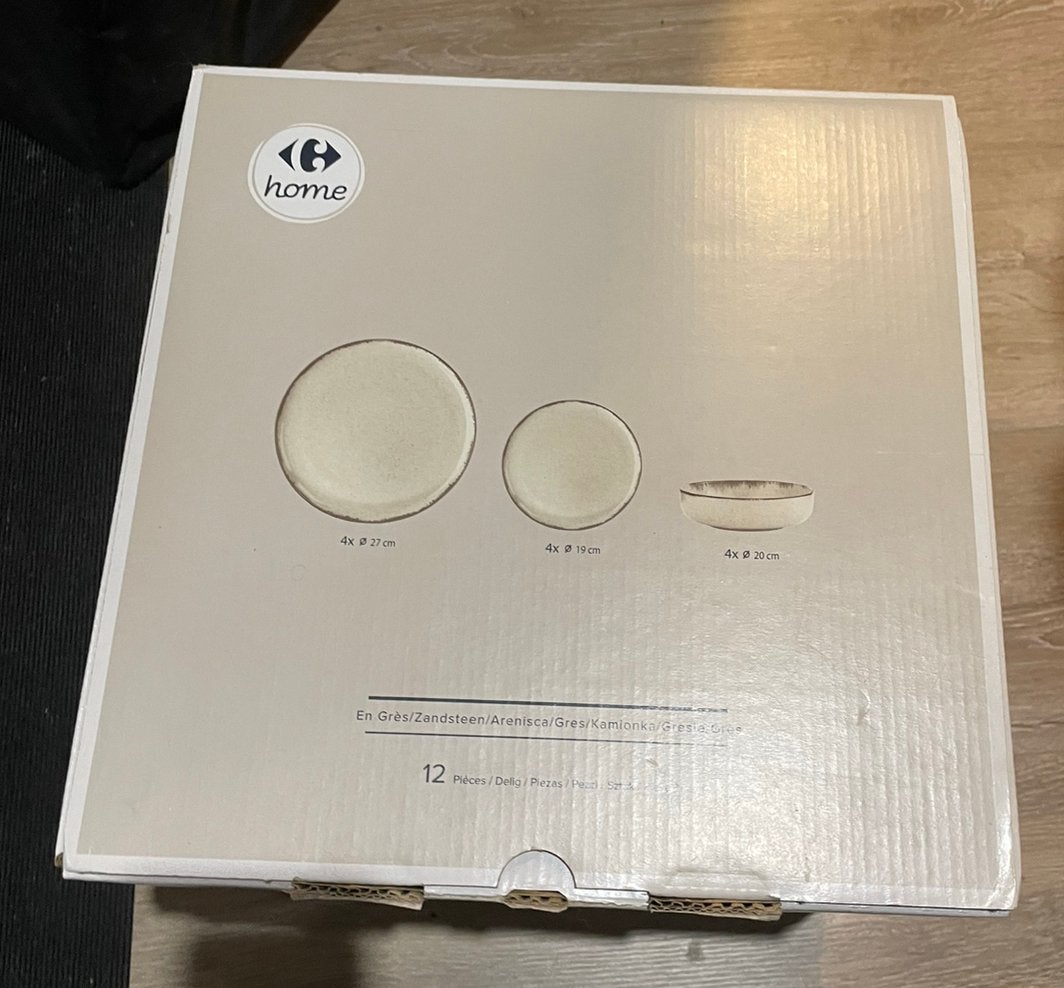 Bordenset Carrefour home, Huis en Inrichting, Ophalen, Nieuw, Bord(en)