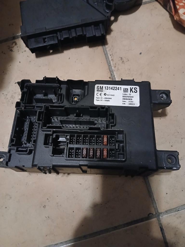 Boite fusible opel  corsa, Autos : Pièces & Accessoires, Opel