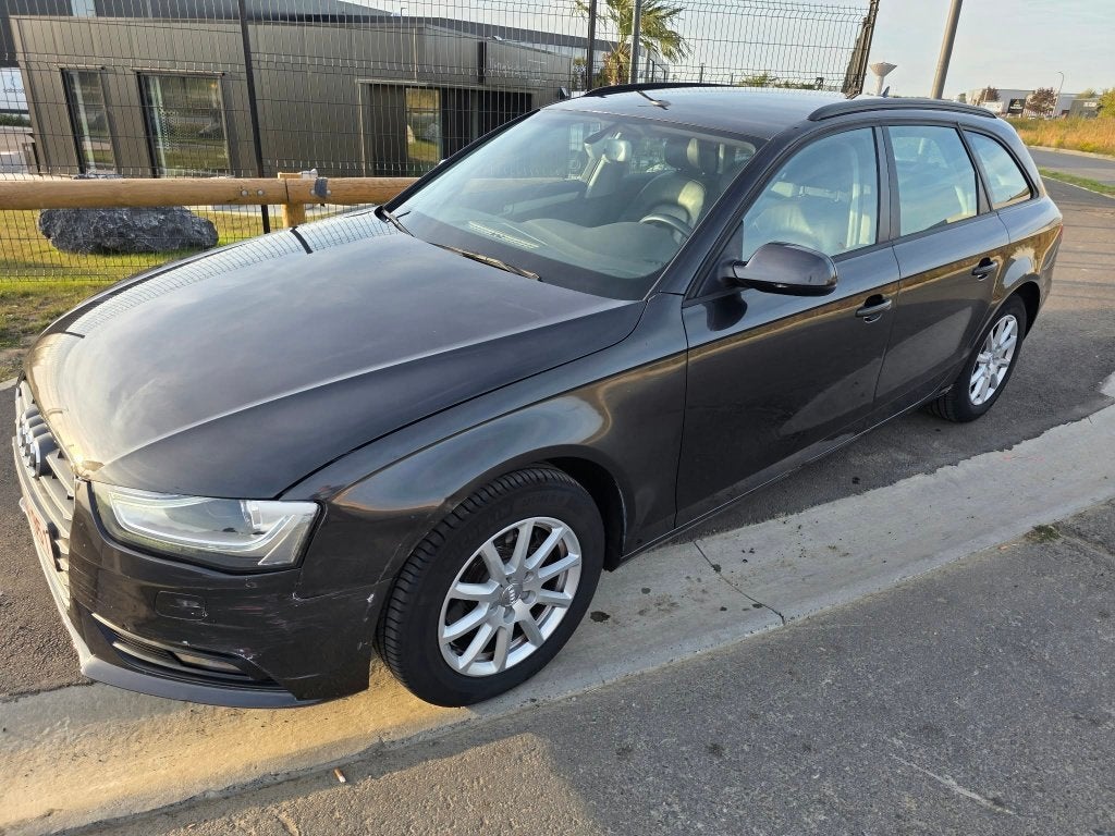 audi a4 2.0tdi 100.00km frais carroserie, Autos, Cuir, Achat, Entreprise, Boîte manuelle