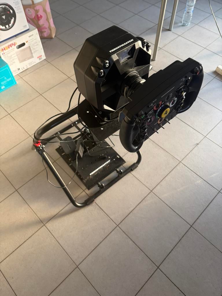 Thrustmaster T598 Direct Drive + Volant Ferrari + Support, Consoles de jeu & Jeux vidéo, Consoles de jeu | Sony Consoles | Accessoires