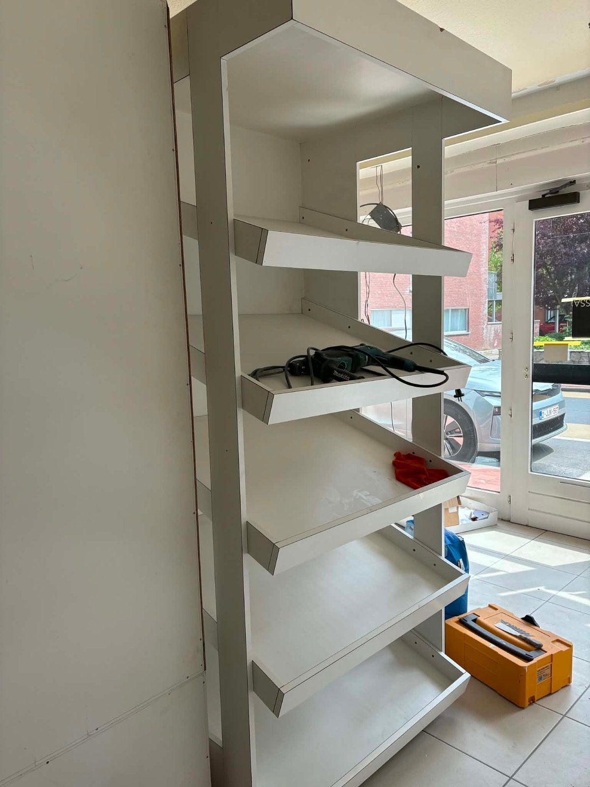 L'étagère ou l'armoire peuvent être récupérées gratuitement, Enlèvement, Utilisé