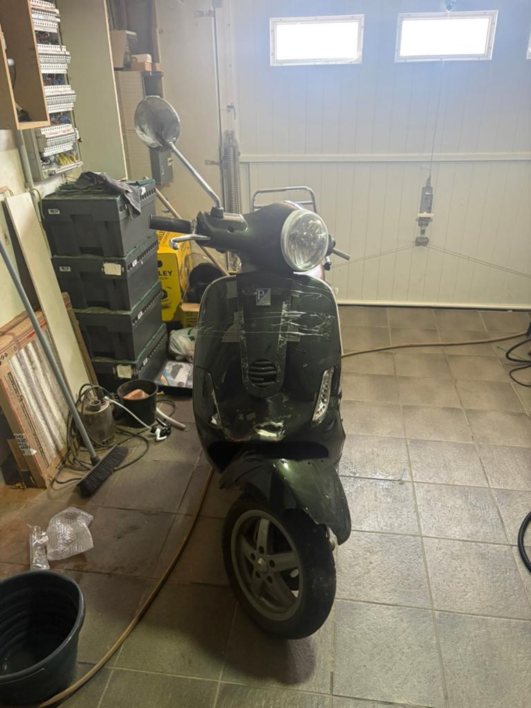Vespa LX 50, Fietsen en Brommers, Snorfietsen en Snorscooters, Gebruikt, Vespa, Benzine, Ophalen