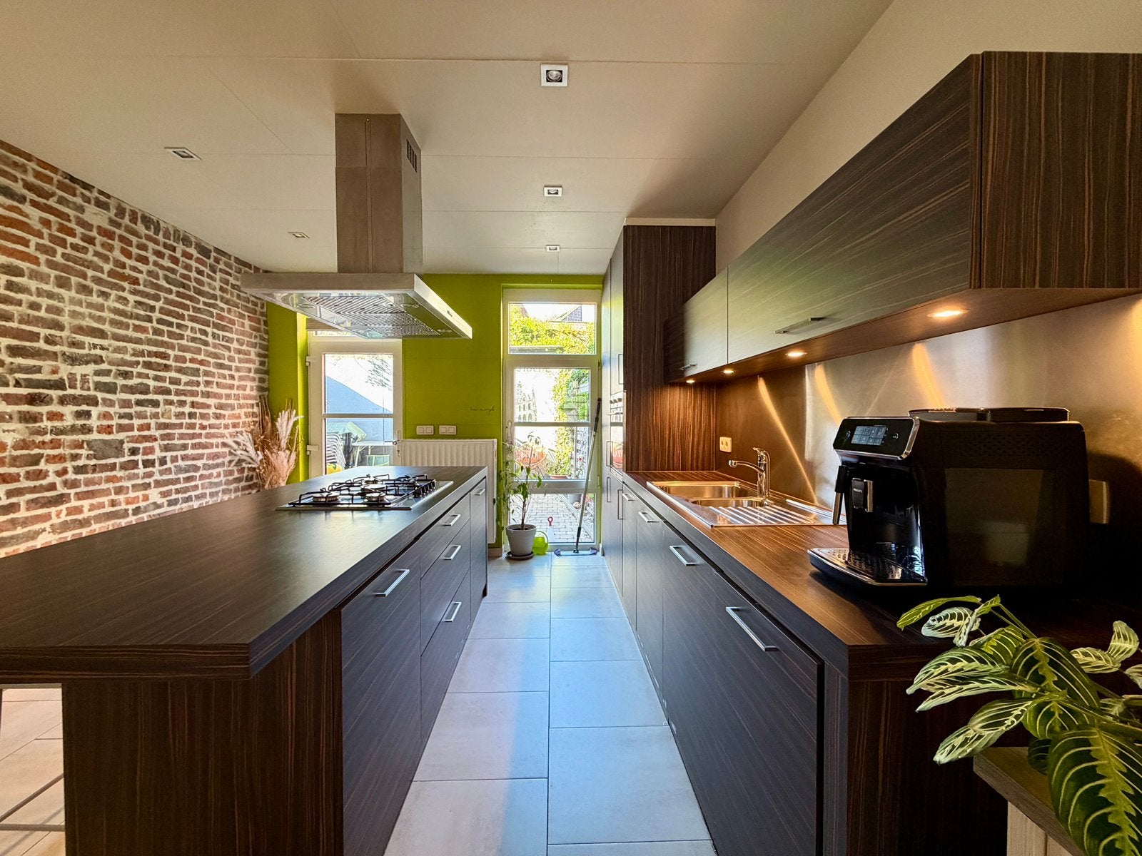 Cuisine full equipee avec ilot central, Maison & Meubles, Cuisine | Cuisines complètes, Avec îlot, Enlèvement