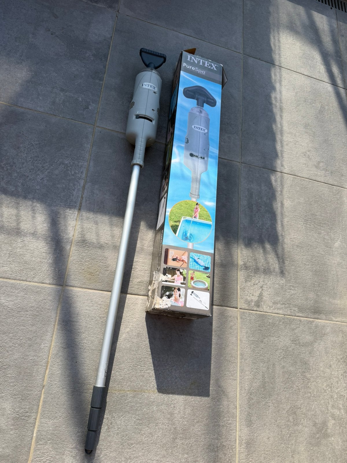 Aspirateur de fond de piscine, Enlèvement, Utilisé