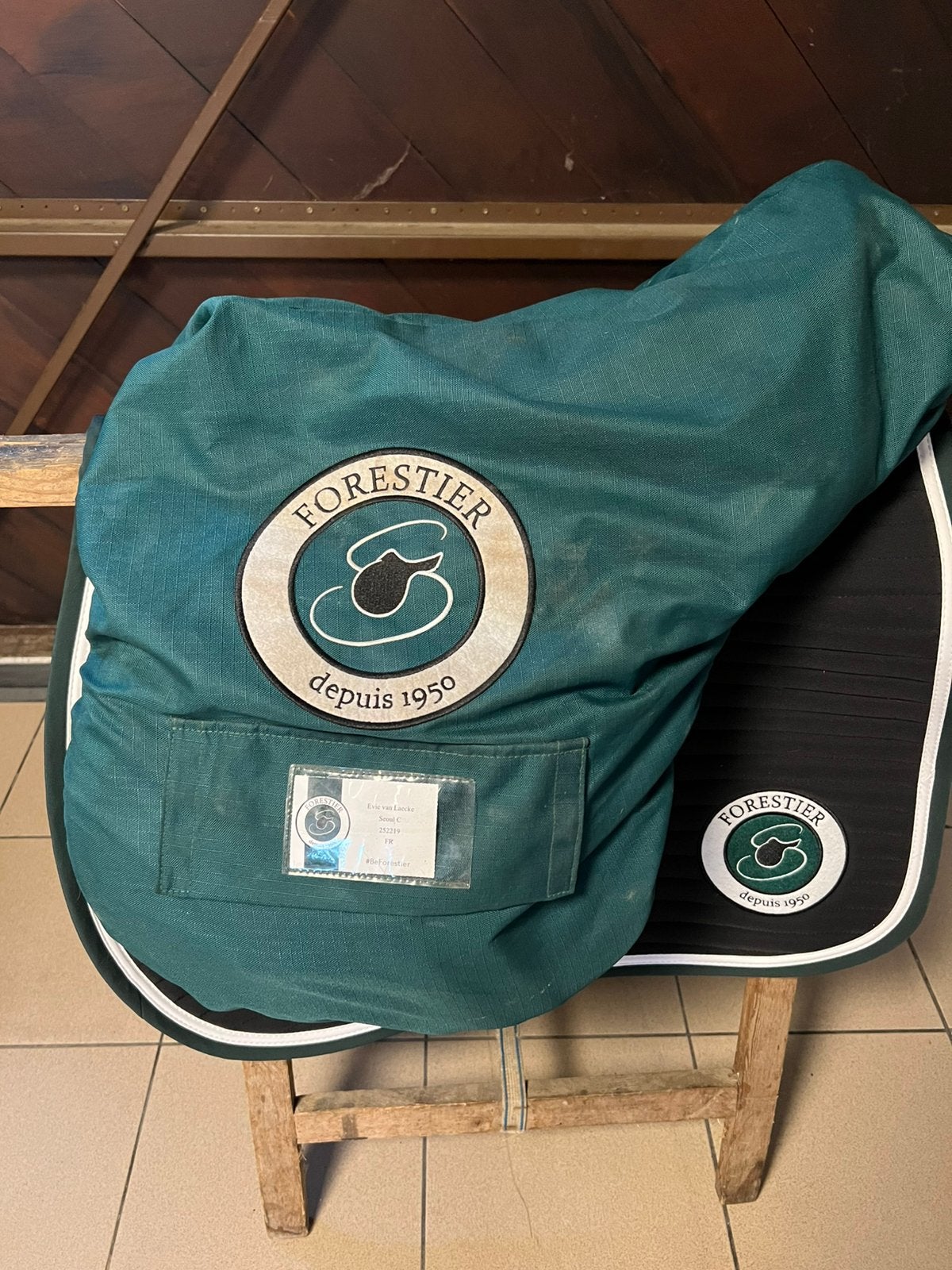 Forestier springzadel seoul c 17 inch te koop - nieuwstaat!, Dieren en Toebehoren, Ophalen, Zo goed als nieuw