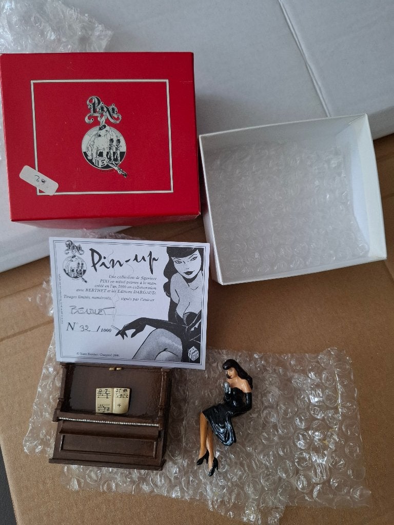 COLLECTION PIXI BERTHET "PIN-UP SUR LE PIANO" REF5445 B+C, Collections, Enlèvement ou Envoi, Comme neuf, Autres types