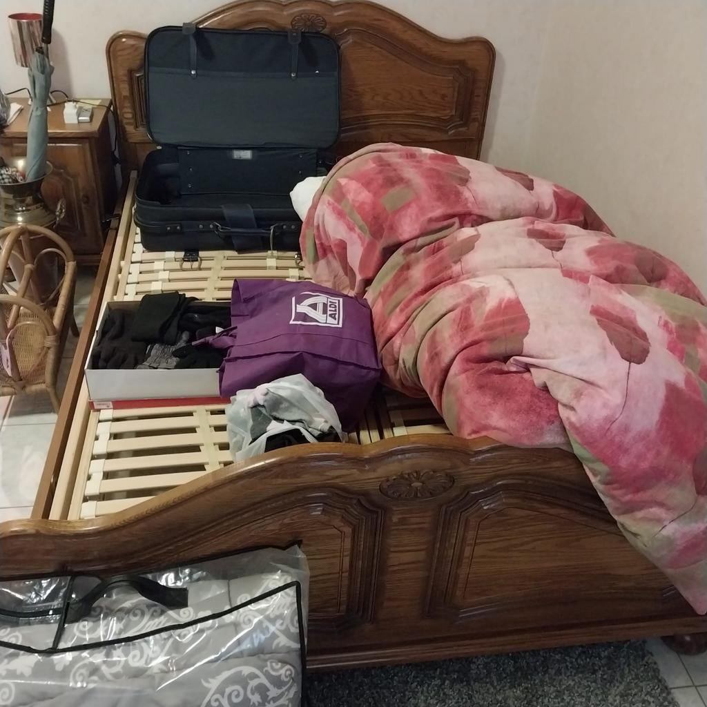 Lit de chambre à coucher avec lattes électriques et placard, Enlèvement