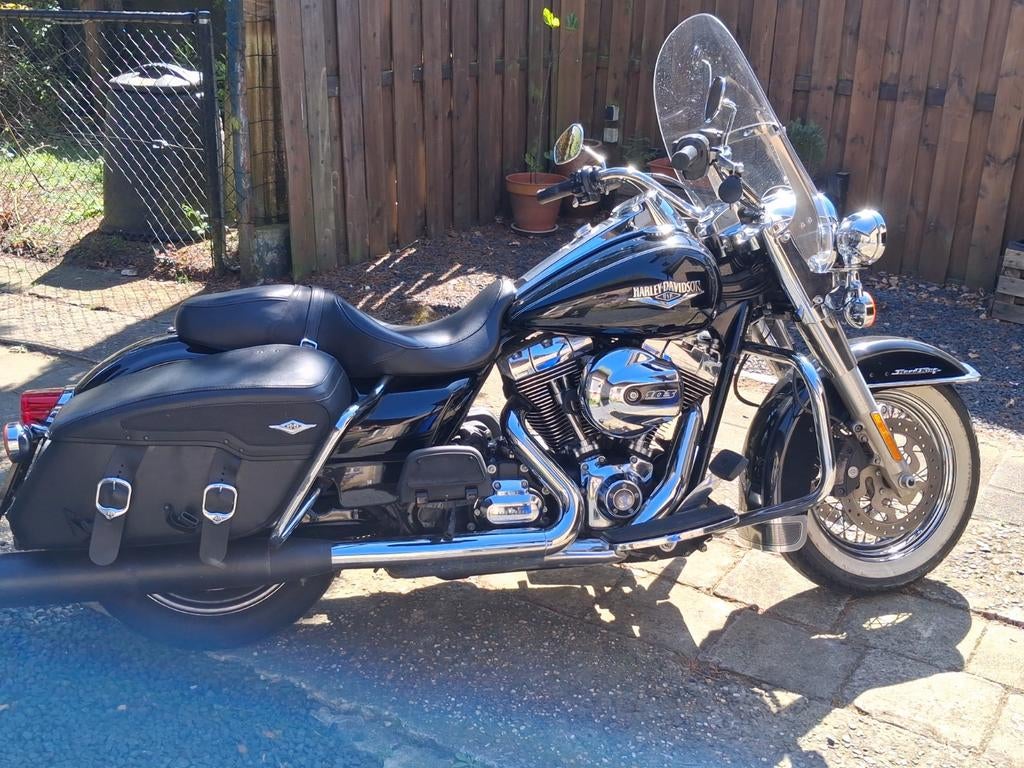 Te koop  HD ROADKING CLASIC 2014, Motoren, Motoren | Harley-Davidson, 2 cilinders, Motorrijbewijs A, Gebruikt, Particulier
