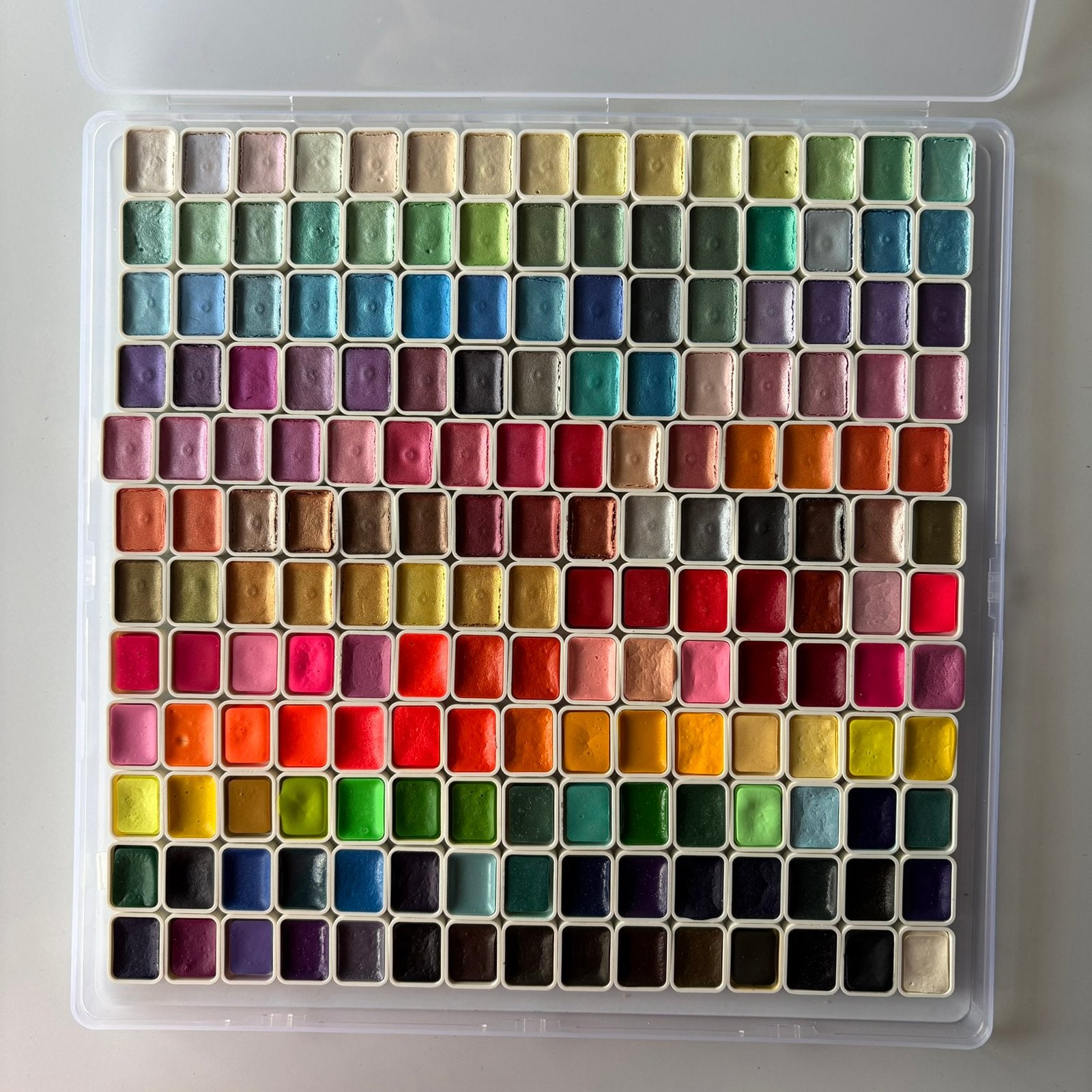 Nieuwe doos met 180 napjes aquarelverf., Hobby en Vrije tijd, Schilderen, Ophalen, Nieuw, Waterverf