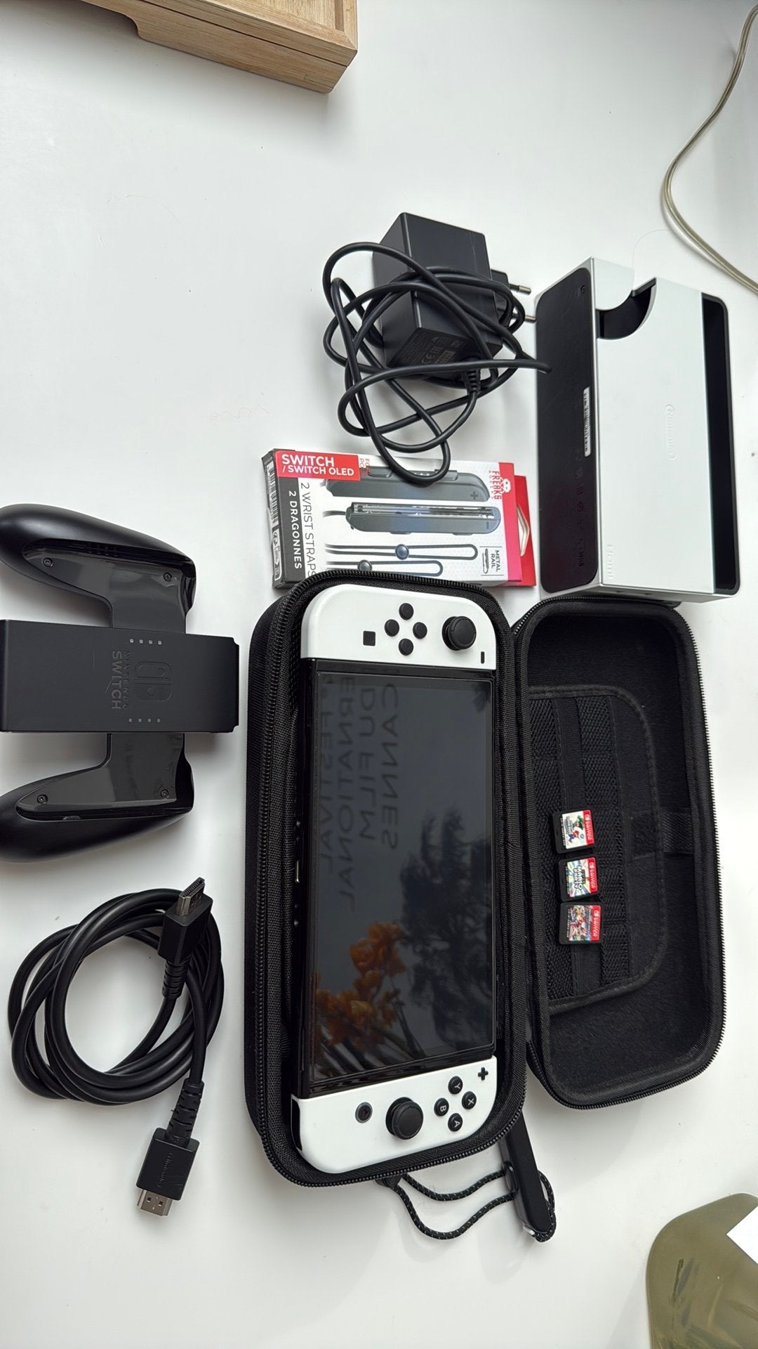 Nintendo Switch-console (OLED-model) gloednieuw, Games en Spelcomputers, Ophalen of Verzenden, Zo goed als nieuw
