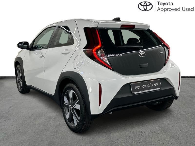 Toyota Aygo 116hp HEV Comfort | heated seats, Automaat, Adaptive Cruise Control, Wit, 1490 cc