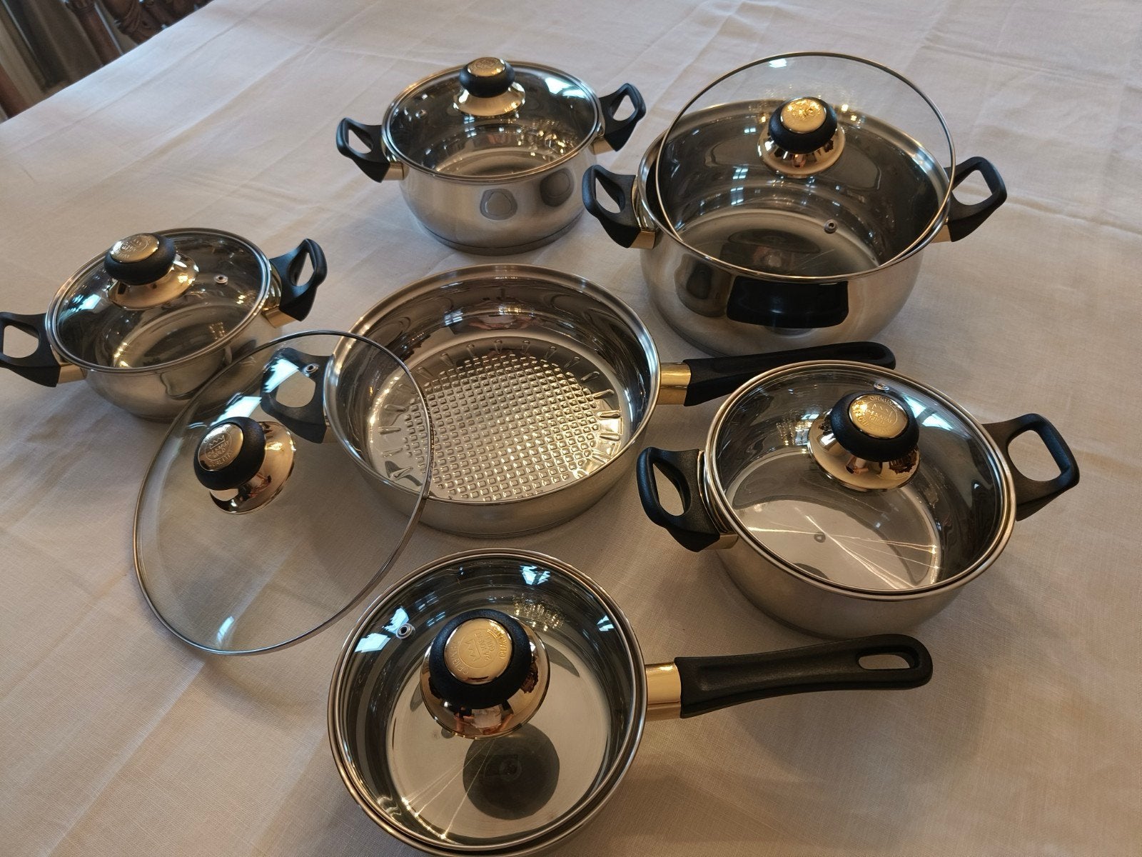 Ensemble d'ustensiles de cuisine de six pièces, Enlèvement, Neuf, Ensemble de casseroles