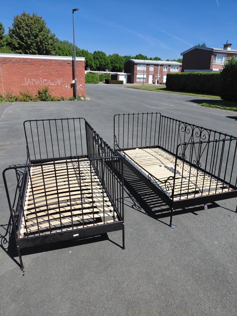 2 ijzeren eenpersoonsbedden met lattenbodem 9x200, Ophalen