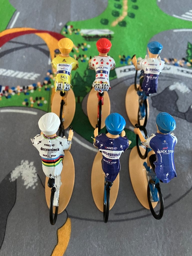 Miniatuur wielrenners met speelmat, Verzamelen, Ophalen, Zo goed als nieuw