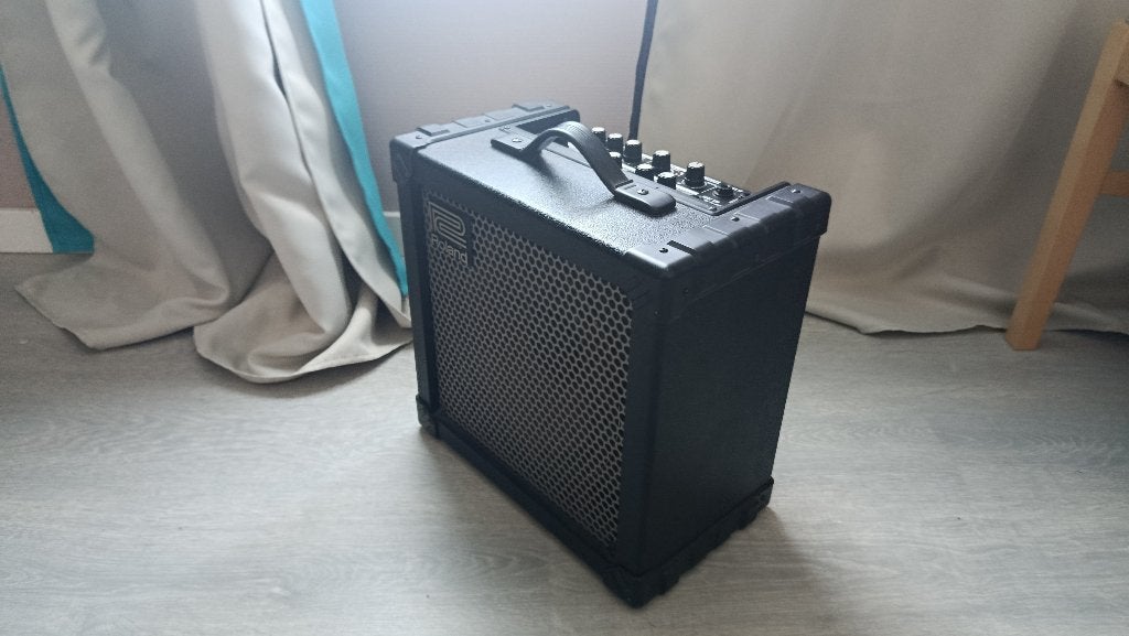 Ampli Roland Cube 30 + 2 câbles jack 6.35, Muziek en Instrumenten, Ophalen, Zo goed als nieuw, Gitaar, Minder dan 50 watt