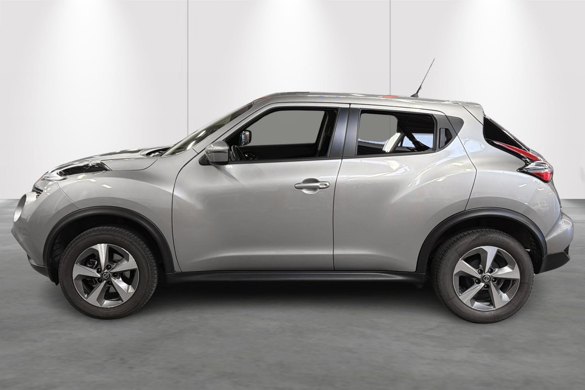 Nissan Juke 1.6-Automaat-Nieuwstaat-Airco-Camera-Gps, Auto's, Zwart, 4 cilinders, 1600 cc, Bedrijf